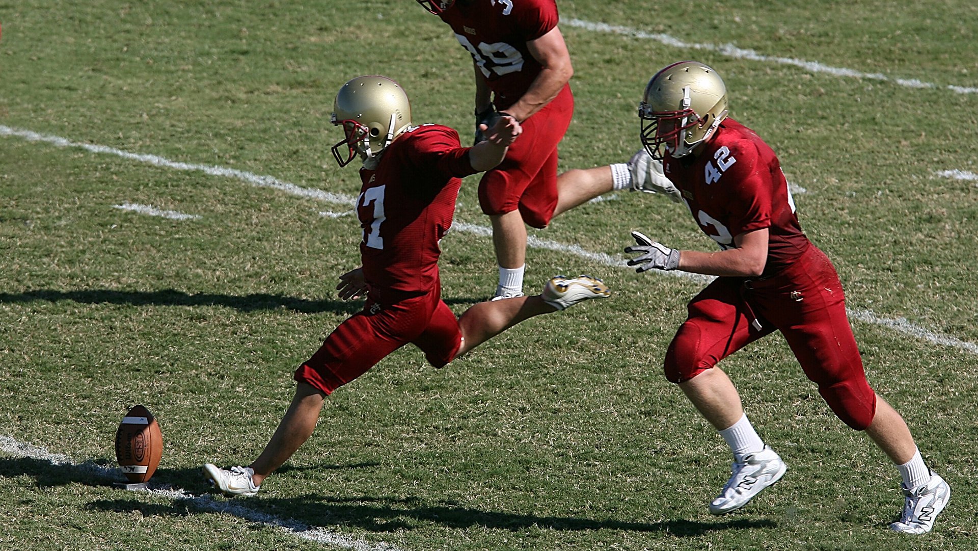 中国男子4×200米自由泳接力决赛奋勇争先,男子4×100米自由泳接力
